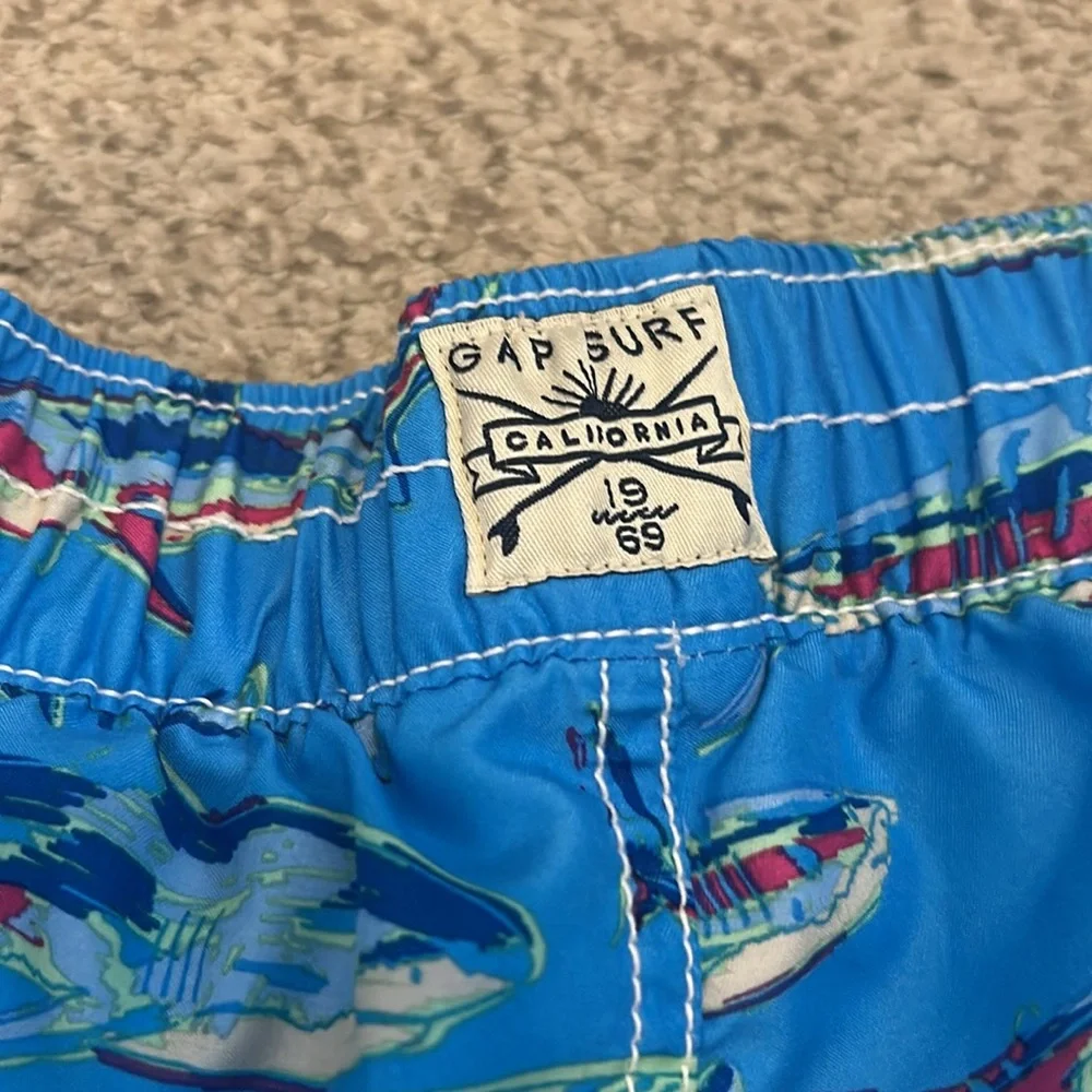 GAP Kids Shark Board Shorts, 6-7 (small)
